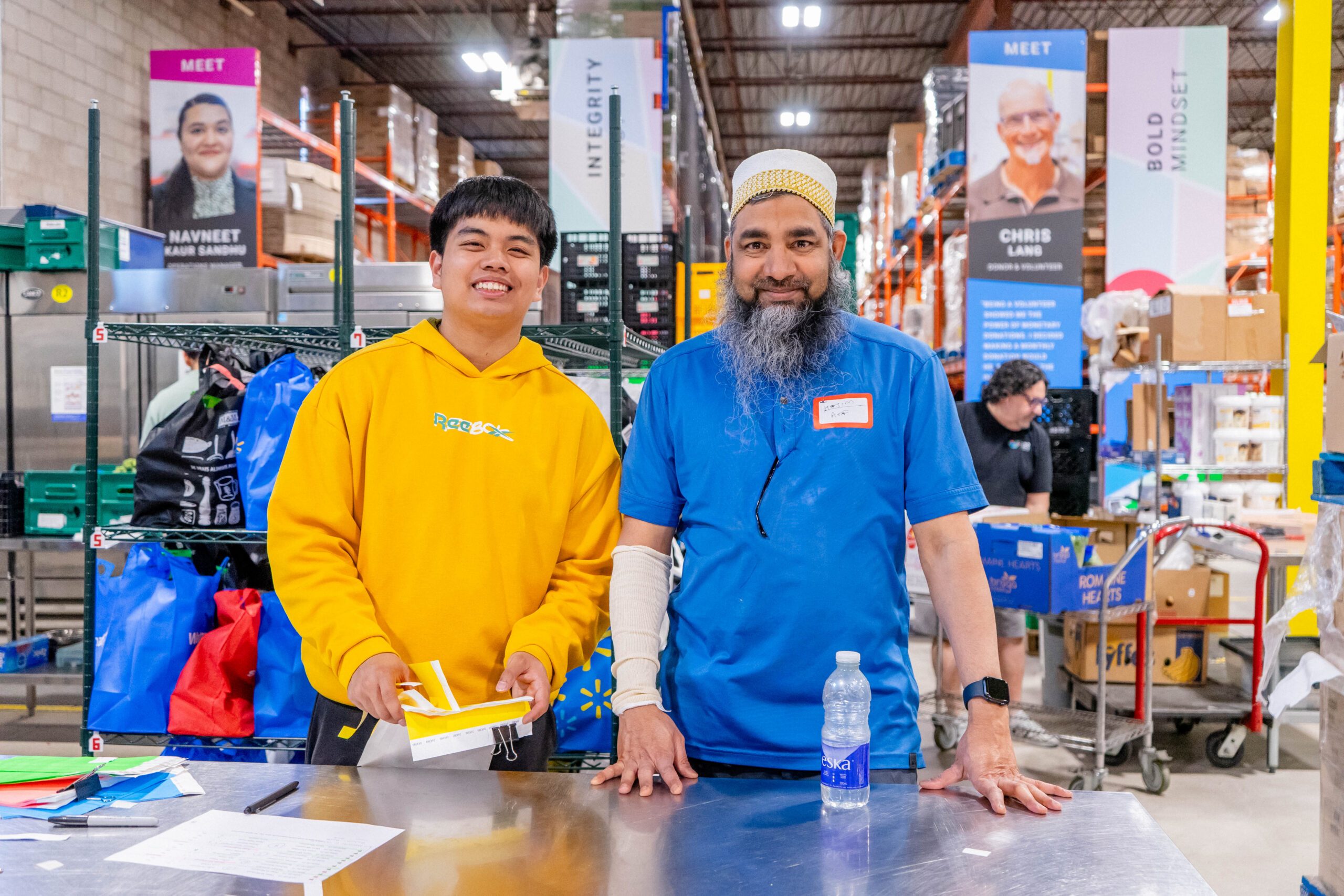 Dawoodi Bohras volunteers with Food Bank 2 Home