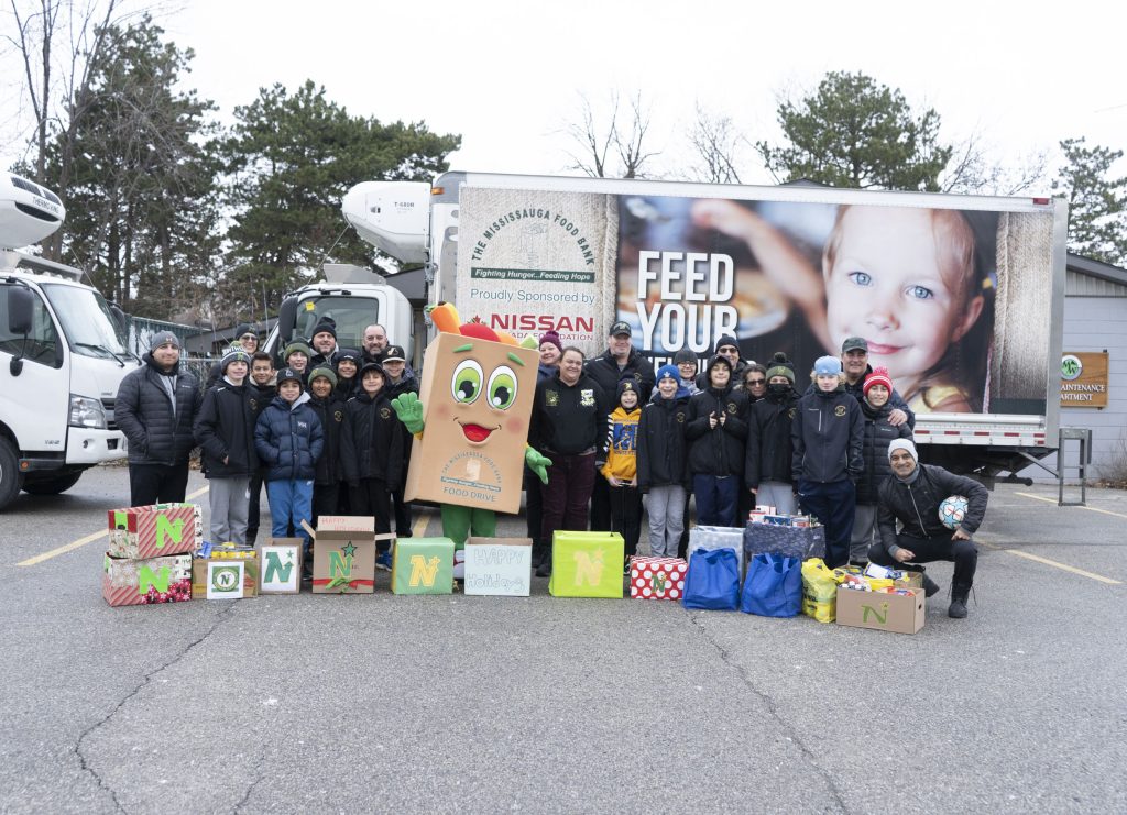 Mayor Bonnie Crombie and The Mississauga Food Bank Reach Holiday Food Drive Goals In The Face of
